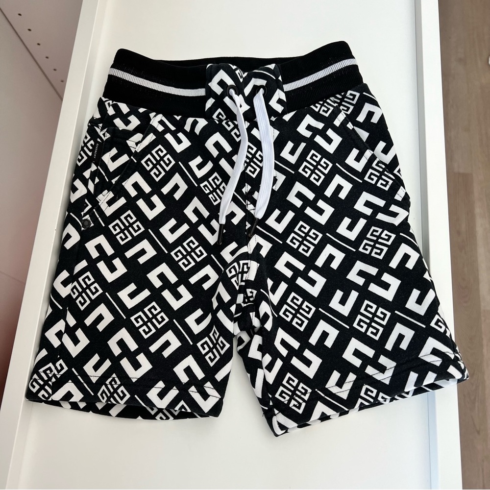 Mint ⭐️ Givenchy Boy’s Toddler Shorts Sz 4y/o